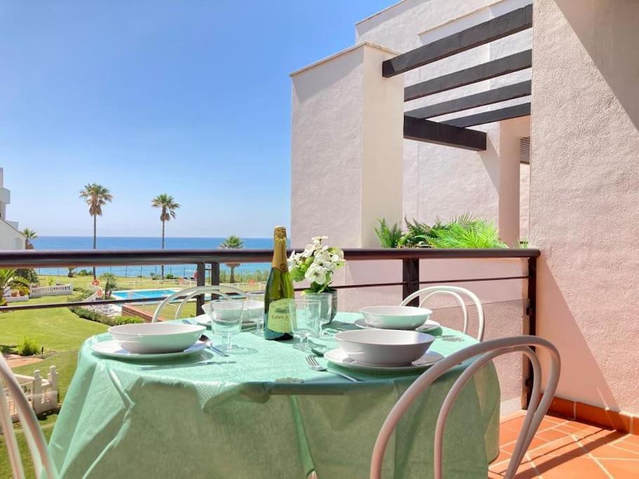 Sea Breeze Retreat - Golf Getaway Apartment Bahia de Casares Exterior photo